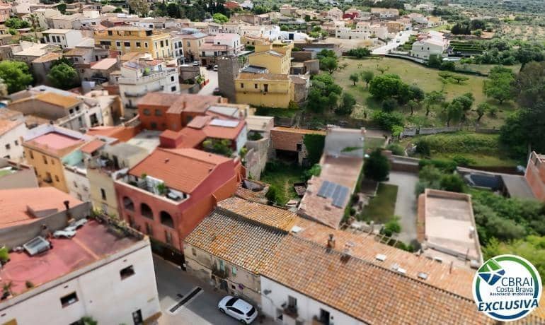 4 bedroom Townhouse for sale in Palau-saverdera with garage - € 349,000 (Ref: 9836622)