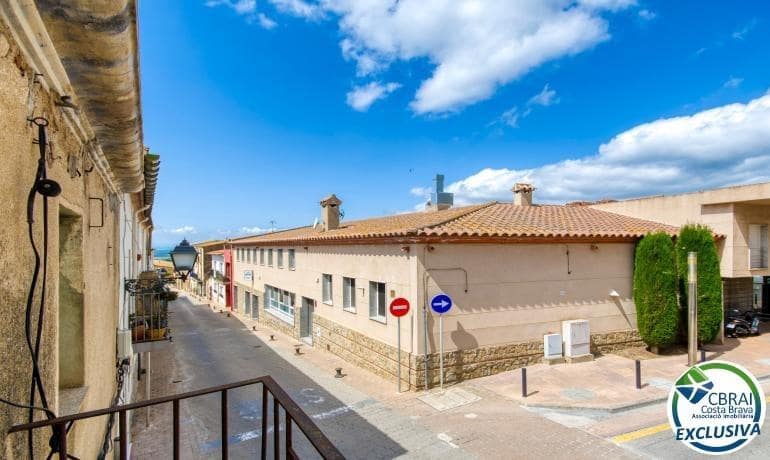 4 bedroom Townhouse for sale in Palau-saverdera with garage - € 349,000 (Ref: 9836622)