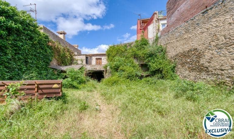 4 bedroom Townhouse for sale in Palau-saverdera with garage - € 349,000 (Ref: 9836622)