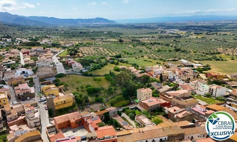 4 bedroom Townhouse for sale in Palau-saverdera with garage - € 349,000 (Ref: 9836622)