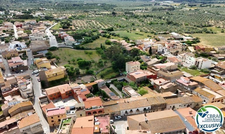 4 bedroom Townhouse for sale in Palau-saverdera with garage - € 349,000 (Ref: 9836622)