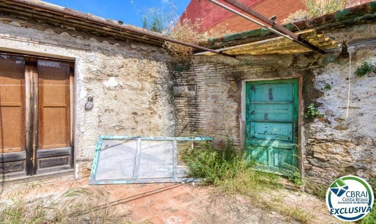 4 bedroom Townhouse for sale in Palau-saverdera with garage - € 349,000 (Ref: 9836622)