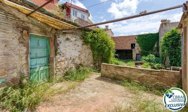 4 bedroom Townhouse for sale in Palau-saverdera with garage - € 349,000 (Ref: 9836622)