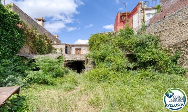 4 bedroom Townhouse for sale in Palau-saverdera with garage - € 349,000 (Ref: 9836622)