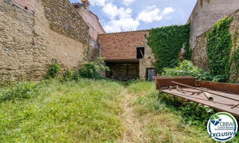 4 bedroom Townhouse for sale in Palau-saverdera with garage - € 349,000 (Ref: 9836622)