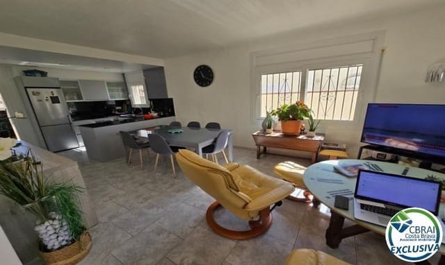 2 makuuhuone Huvila myytävänä paikassa Empuriabrava, Castelló d'Empúries mukana uima-altaan 
autotalli - 495 000 € (Ref: 9839166)