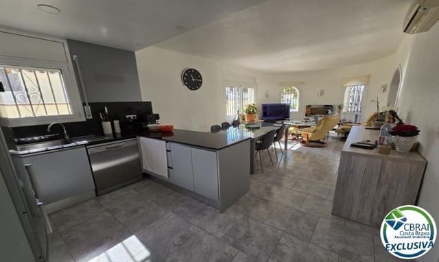 2 makuuhuone Huvila myytävänä paikassa Empuriabrava, Castelló d'Empúries mukana uima-altaan 
autotalli - 495 000 € (Ref: 9839166)