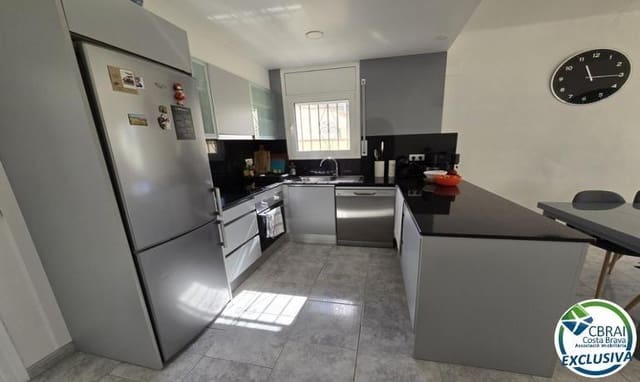 2 makuuhuone Huvila myytävänä paikassa Empuriabrava, Castelló d'Empúries mukana uima-altaan 
autotalli - 495 000 € (Ref: 9839166)