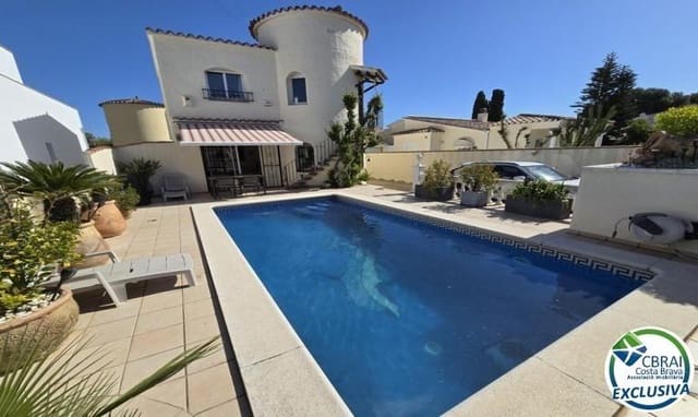 2 makuuhuone Huvila myytävänä paikassa Empuriabrava, Castelló d'Empúries mukana uima-altaan 
autotalli - 495 000 € (Ref: 9839166)