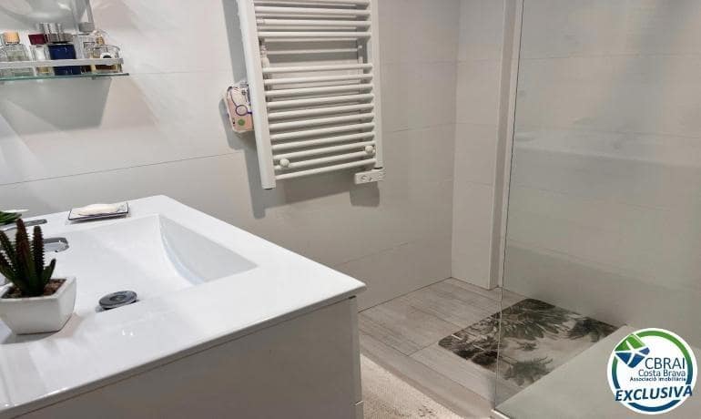 2 bedroom Apartment for sale in Empuriabrava - € 325,000 (Ref: 9840359)
