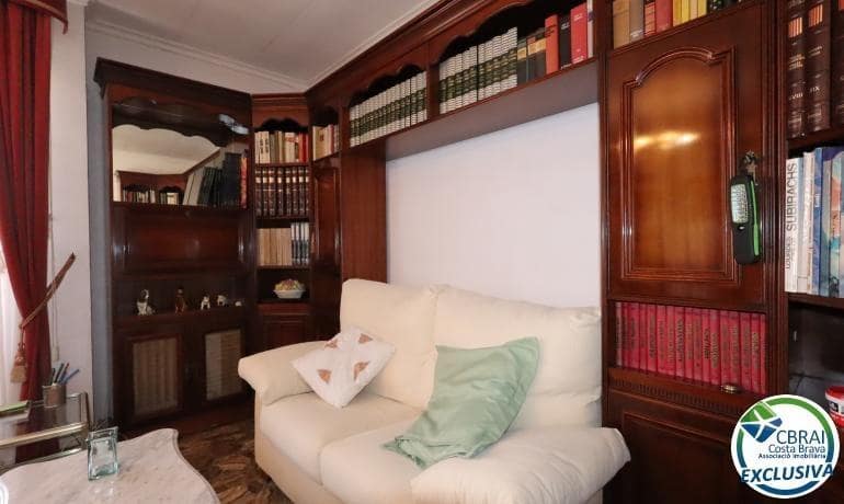 4 bedroom Apartment for sale in Figueres - € 174,000 (Ref: 9840360)