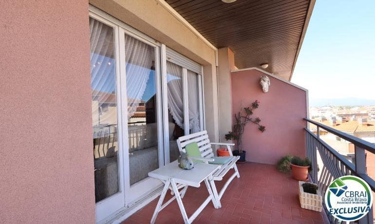 4 bedroom Apartment for sale in Figueres - € 174,000 (Ref: 9840360)