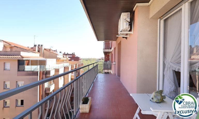 4 bedroom Apartment for sale in Figueres - € 174,000 (Ref: 9840360)