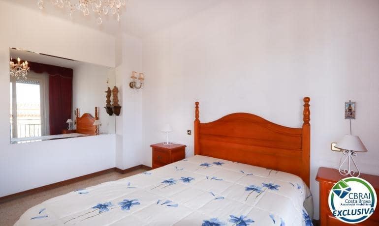 4 bedroom Apartment for sale in Figueres - € 174,000 (Ref: 9840360)