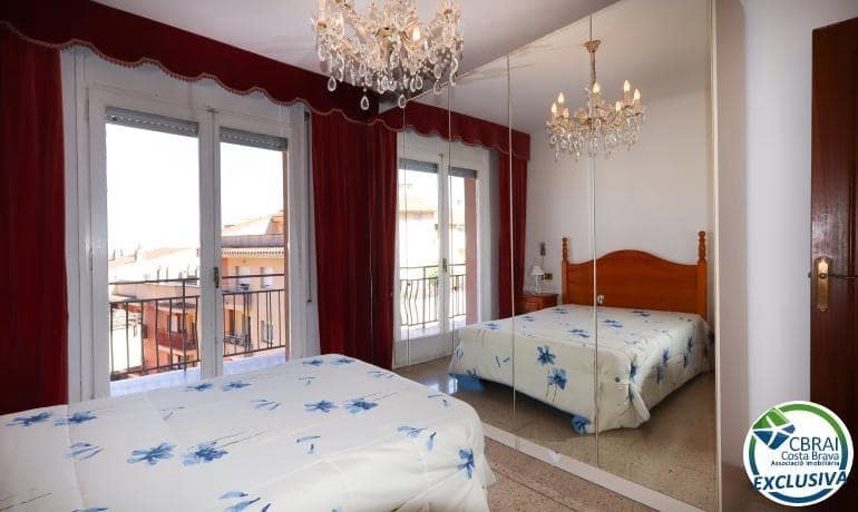 4 bedroom Apartment for sale in Figueres - € 174,000 (Ref: 9840360)