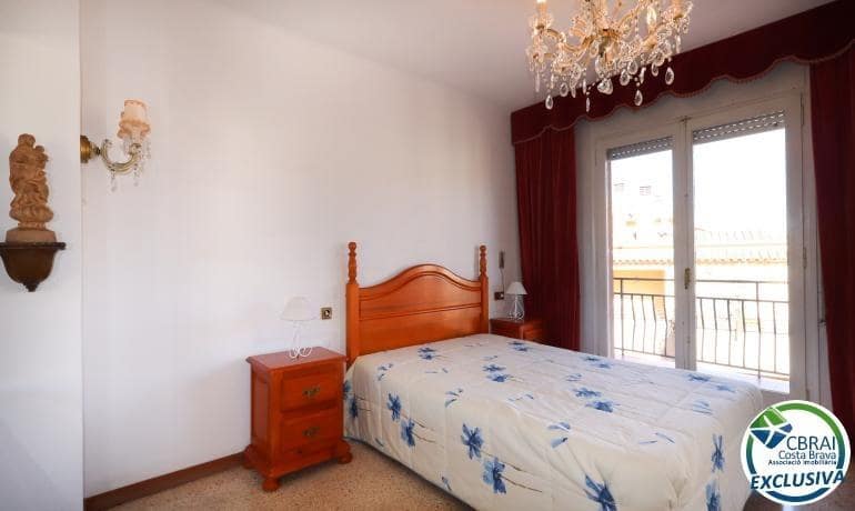 4 bedroom Apartment for sale in Figueres - € 174,000 (Ref: 9840360)