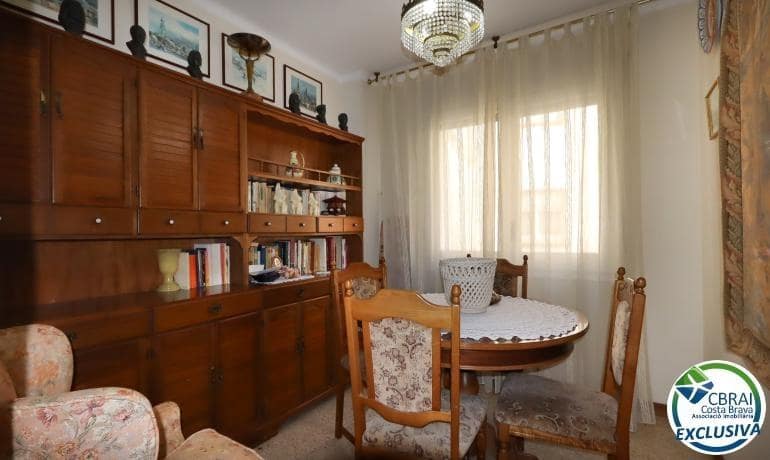 4 bedroom Apartment for sale in Figueres - € 174,000 (Ref: 9840360)