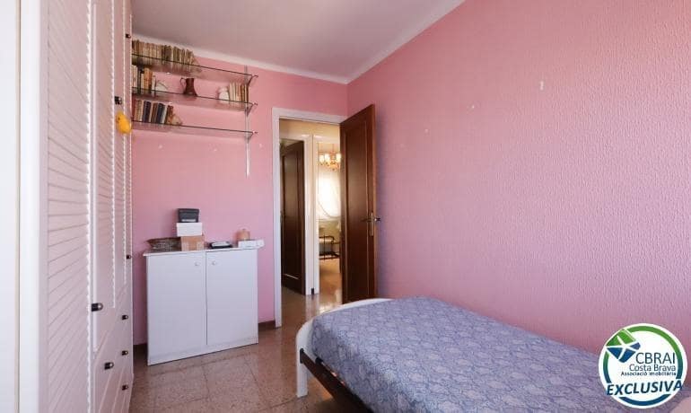 4 bedroom Apartment for sale in Figueres - € 174,000 (Ref: 9840360)