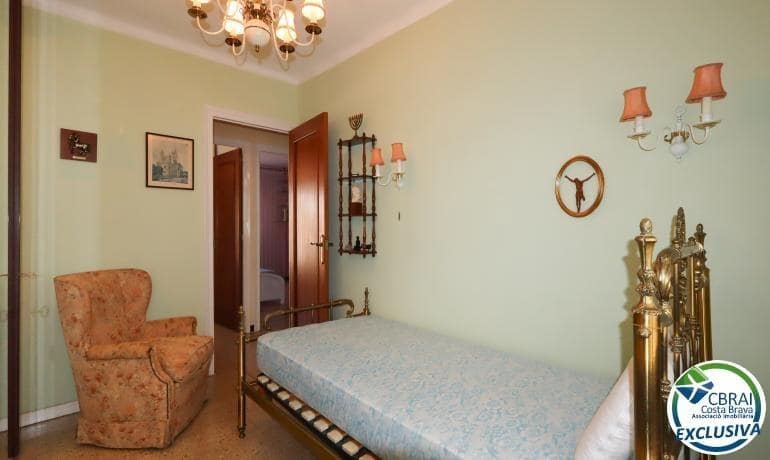 4 bedroom Apartment for sale in Figueres - € 174,000 (Ref: 9840360)
