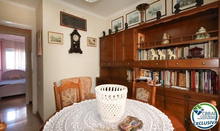 4 bedroom Apartment for sale in Figueres - € 174,000 (Ref: 9840360)
