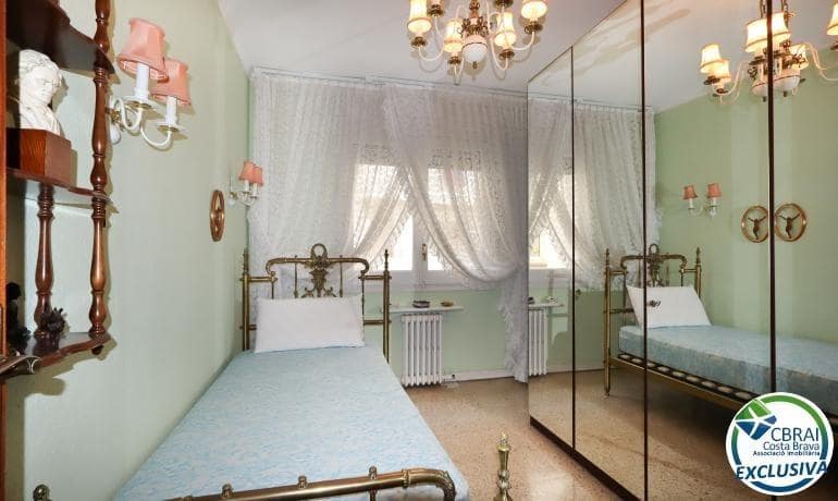 4 bedroom Apartment for sale in Figueres - € 174,000 (Ref: 9840360)