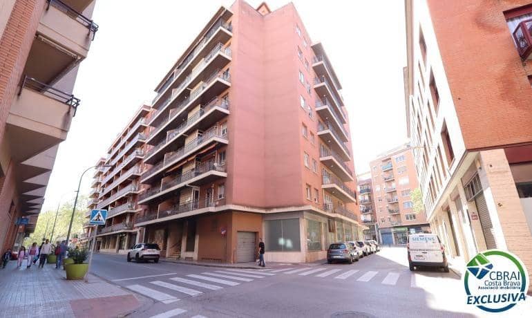 4 bedroom Apartment for sale in Figueres - € 174,000 (Ref: 9840360)