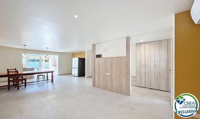 5 makuuhuone Huvila myytävänä paikassa Empuriabrava - 595 000 € (Ref: 9846177)