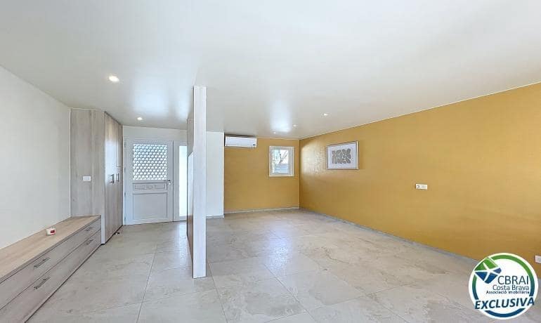 5 makuuhuone Huvila myytävänä paikassa Empuriabrava - 595 000 € (Ref: 9846177)