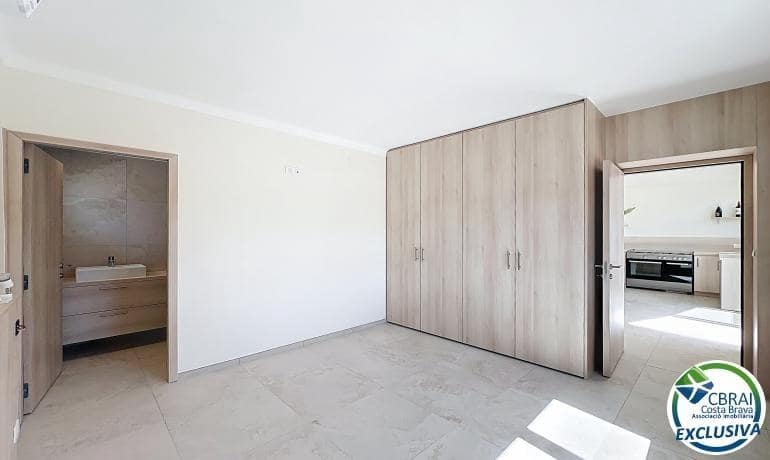5 makuuhuone Huvila myytävänä paikassa Empuriabrava - 595 000 € (Ref: 9846177)