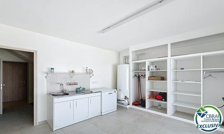 5 makuuhuone Huvila myytävänä paikassa Empuriabrava - 595 000 € (Ref: 9846177)