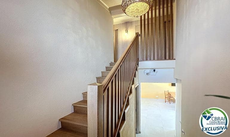 5 makuuhuone Huvila myytävänä paikassa Empuriabrava - 595 000 € (Ref: 9846177)