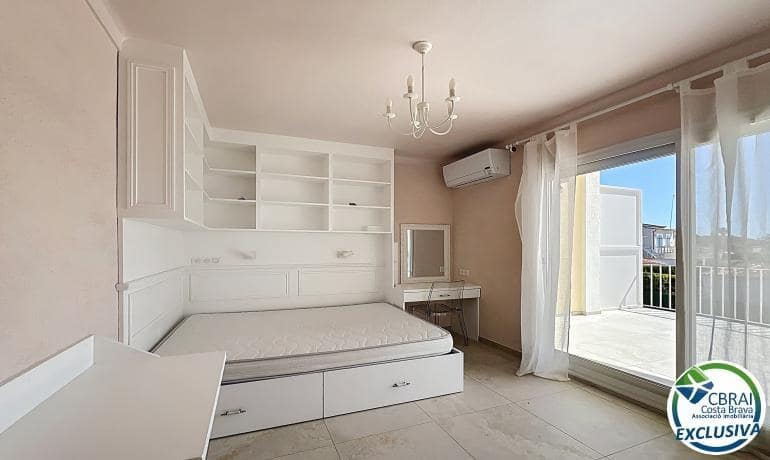 5 makuuhuone Huvila myytävänä paikassa Empuriabrava - 595 000 € (Ref: 9846177)
