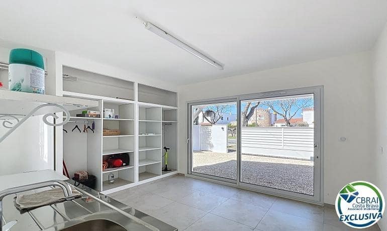 5 makuuhuone Huvila myytävänä paikassa Empuriabrava - 595 000 € (Ref: 9846177)
