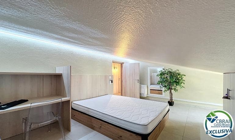 5 makuuhuone Huvila myytävänä paikassa Empuriabrava - 595 000 € (Ref: 9846177)