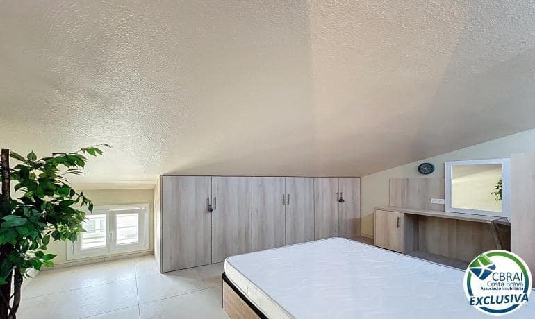5 makuuhuone Huvila myytävänä paikassa Empuriabrava - 595 000 € (Ref: 9846177)