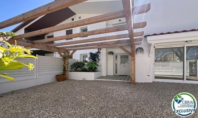 5 makuuhuone Huvila myytävänä paikassa Empuriabrava, Castelló d'Empúries - 595 000 € (Ref: 9846177)