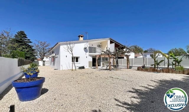 5 makuuhuone Huvila myytävänä paikassa Empuriabrava, Castelló d'Empúries - 595 000 € (Ref: 9846177)