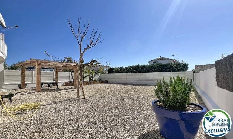 5 makuuhuone Huvila myytävänä paikassa Empuriabrava - 595 000 € (Ref: 9846177)