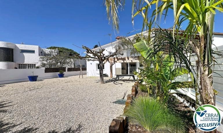 5 makuuhuone Huvila myytävänä paikassa Empuriabrava - 595 000 € (Ref: 9846177)