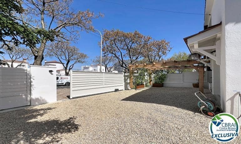 5 makuuhuone Huvila myytävänä paikassa Empuriabrava - 595 000 € (Ref: 9846177)