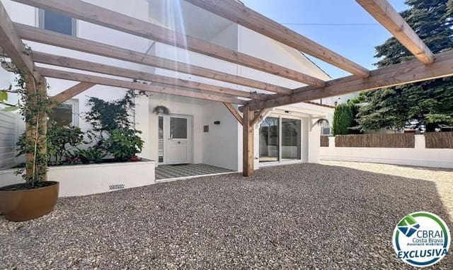 5 makuuhuone Huvila myytävänä paikassa Empuriabrava, Castelló d'Empúries - 595 000 € (Ref: 9846177)