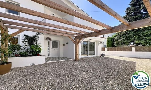 5 makuuhuone Huvila myytävänä paikassa Empuriabrava, Castelló d'Empúries - 595 000 € (Ref: 9846177)