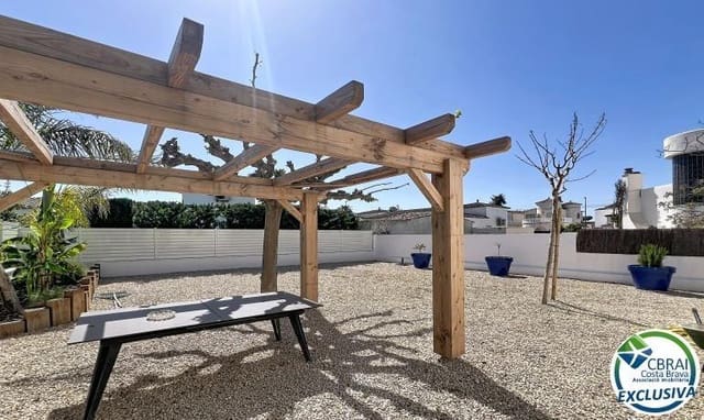 5 makuuhuone Huvila myytävänä paikassa Empuriabrava, Castelló d'Empúries - 595 000 € (Ref: 9846177)