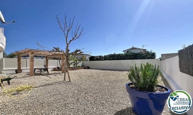 5 makuuhuone Huvila myytävänä paikassa Empuriabrava, Castelló d'Empúries - 595 000 € (Ref: 9846177)