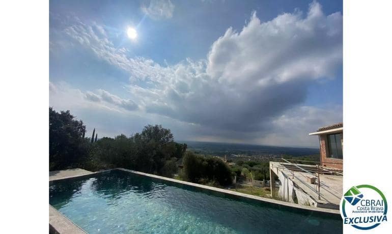 4 bedroom Villa for sale in Pau with pool - € 995,000 (Ref: 9846179)
