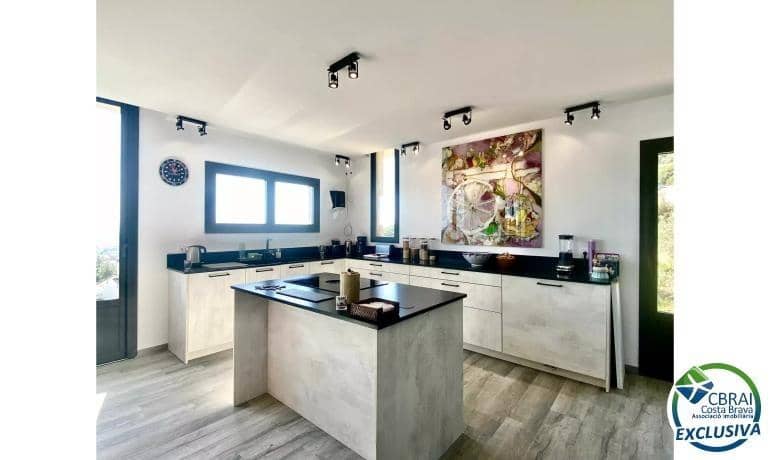4 bedroom Villa for sale in Pau with pool - € 995,000 (Ref: 9846179)