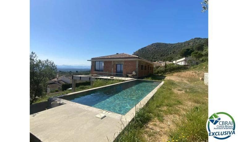 4 bedroom Villa for sale in Pau with pool - € 995,000 (Ref: 9846179)