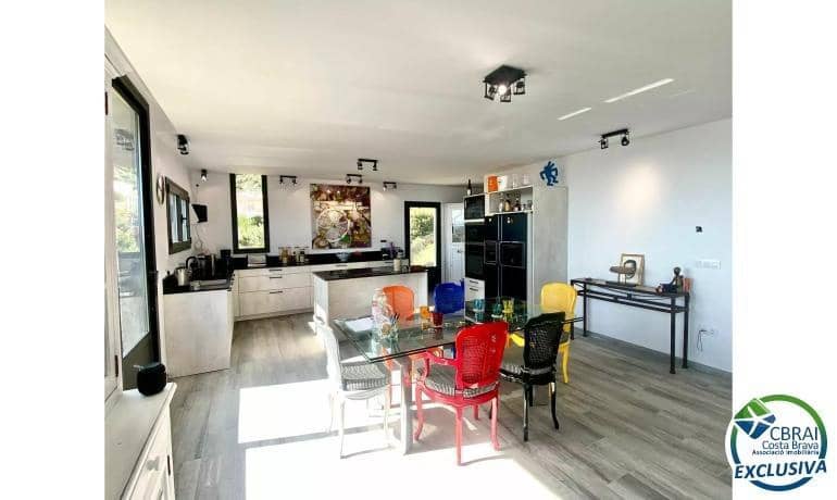 4 bedroom Villa for sale in Pau with pool - € 995,000 (Ref: 9846179)