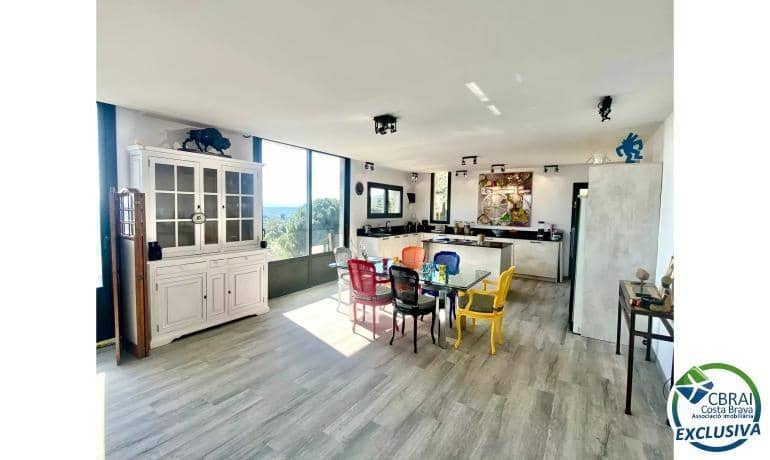 4 bedroom Villa for sale in Pau with pool - € 995,000 (Ref: 9846179)