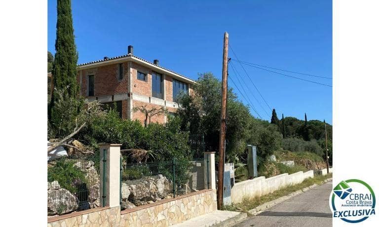 4 bedroom Villa for sale in Pau with pool - € 995,000 (Ref: 9846179)
